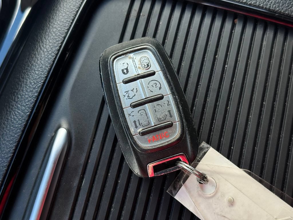 Used 2022 Chrysler Pacifica Limited w/ S Appearance Package FWD image 47