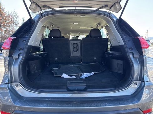 Used 2020 Nissan Rogue SV image 22