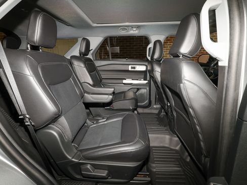 Used 2023 Ford Explorer Limited w/ Equipment Group 301A RWD image 25