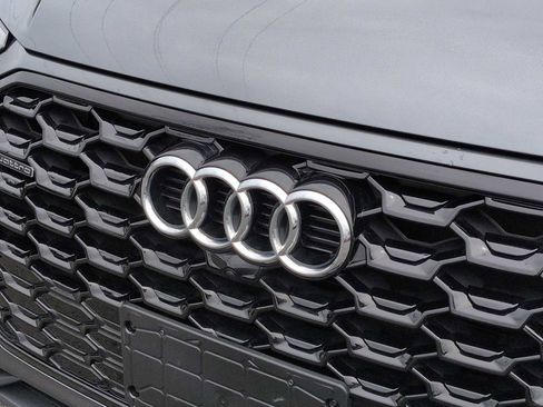 Used 2022 Audi Q5 2.0T Premium Plus w/ Premium Plus Package AWD/4WD image 12