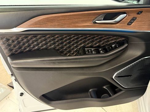 Certified 2022 Jeep Grand Cherokee Summit w/ Advanced Protech Group IV image 11