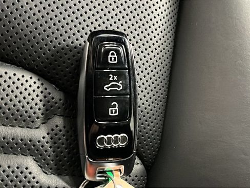 Used 2020 Audi RS Q8 w/ Carbon Optic Package AWD/4WD image 21