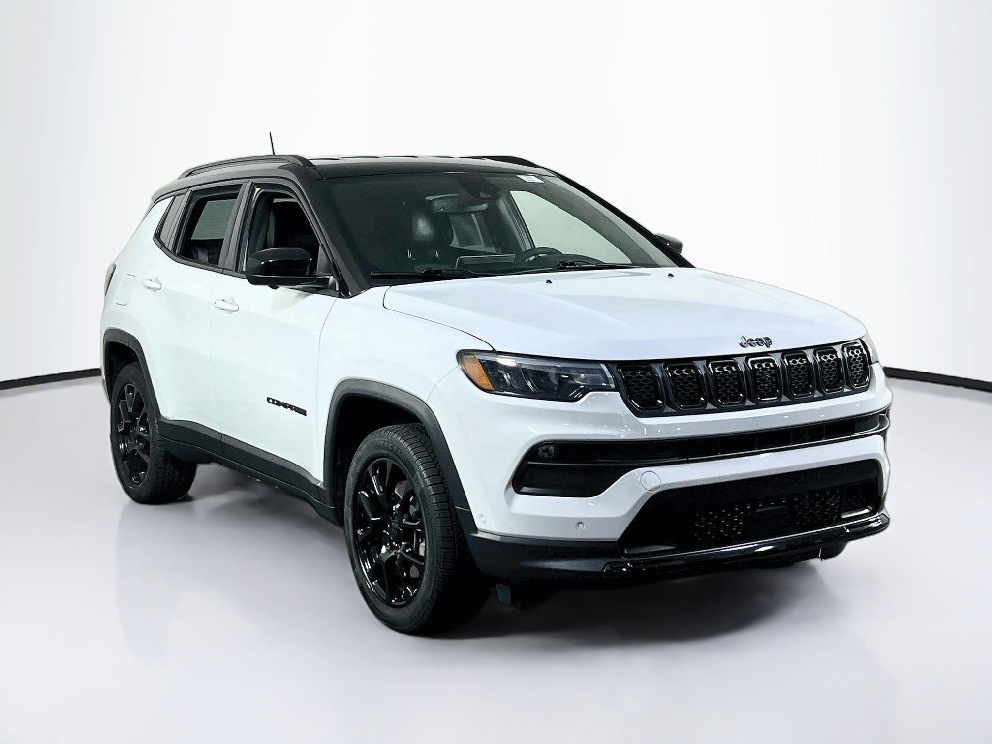 Used 2023 Jeep Compass Latitude w/ Convenience Group AWD/4WD image 3