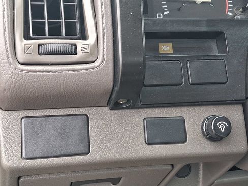 Used 1991 Nissan Pickup 2WD King Cab image 30