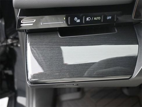 New 2025 BMW 530i w/ Premium Package image 21