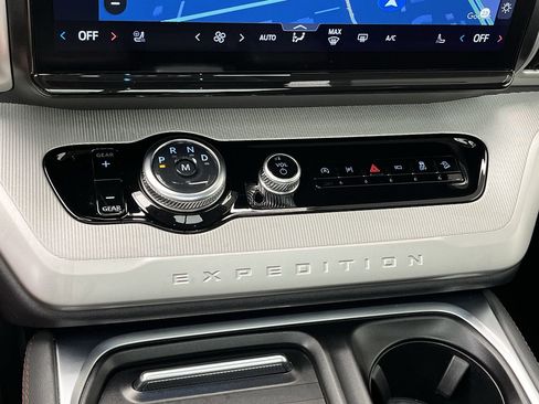 Used 2025 Ford Expedition Active AWD/4WD image 31