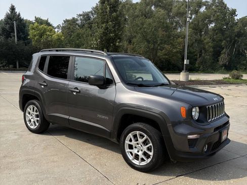 Used 2019 Jeep Renegade Latitude w/ Cold Weather Group image 3