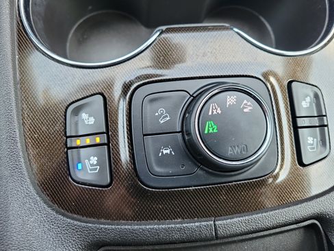 Used 2022 GMC Acadia AT4 w/ Technology Package AWD/4WD image 31