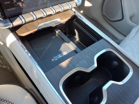 New 2026 GMC Acadia Denali w/ Super Cruise Package image 20