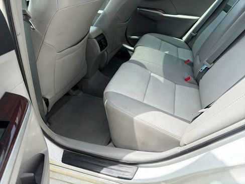 Used 2012 Toyota Camry XLE w/ Leather Pkg image 16