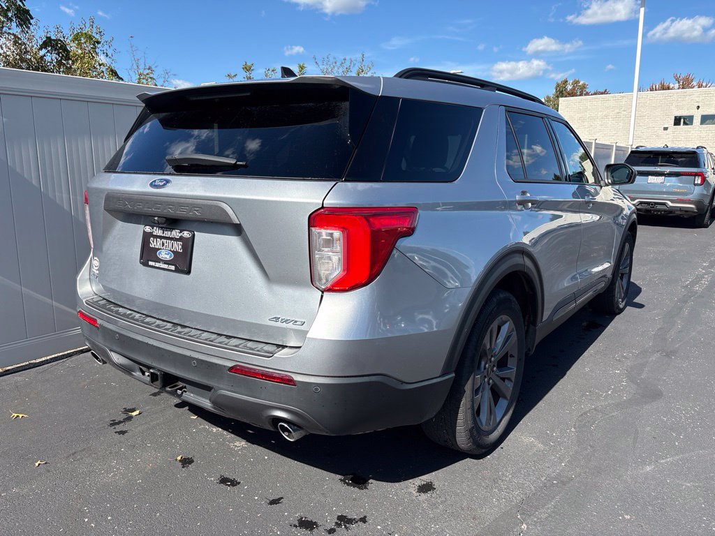 Used 2021 Ford Explorer XLT w/ Equipment Group 202A AWD/4WD image 3