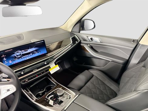 Certified 2026 BMW X7 xDrive40i w/ Climate Comfort Package AWD/4WD image 23