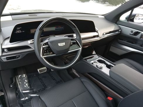 Used 2026 Cadillac Vistiq Luxury image 13