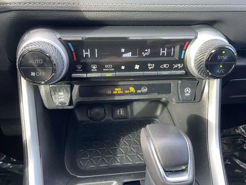 Used 2023 Toyota RAV4 XLE Premium image 42