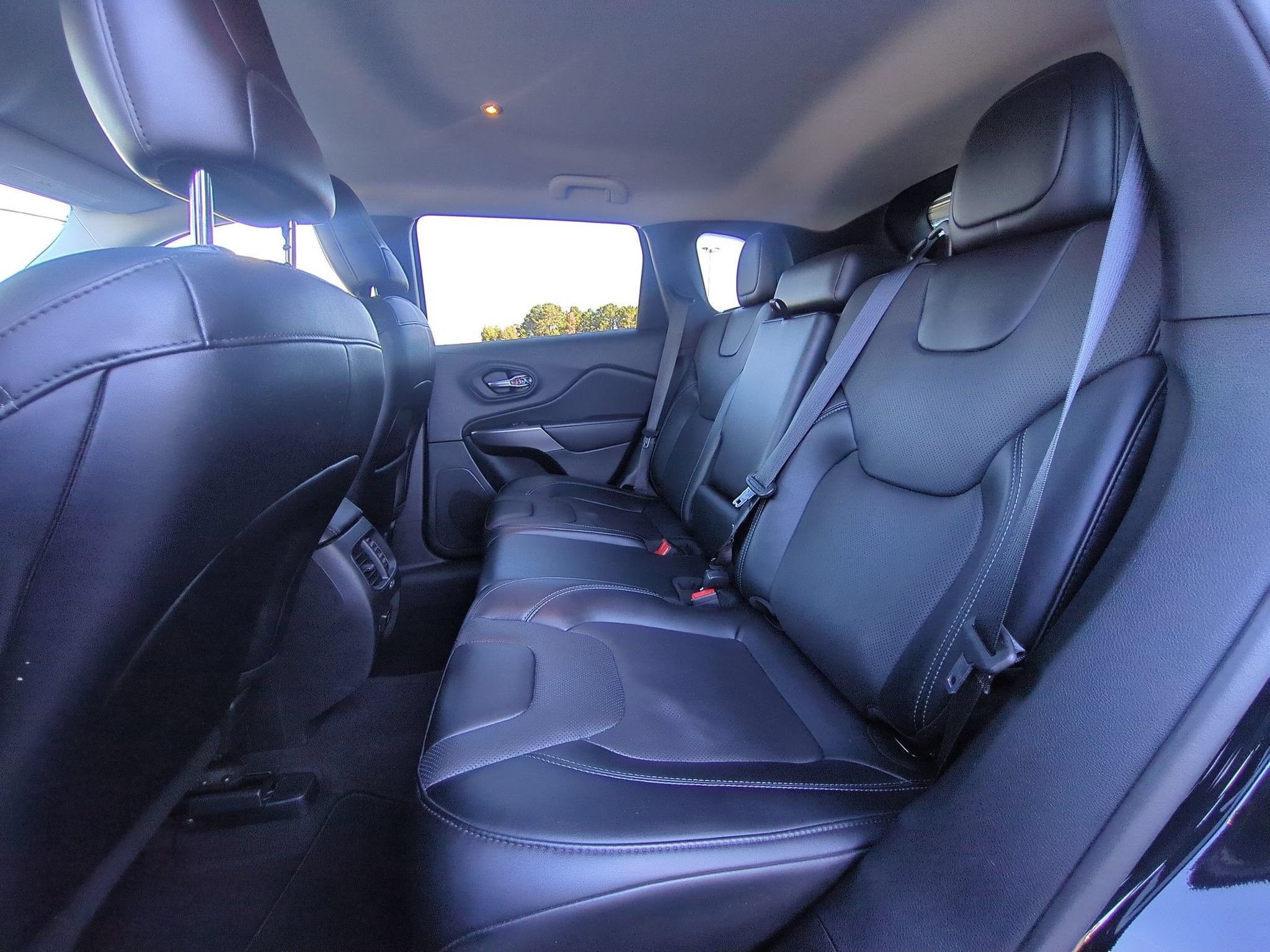 Used 2022 Jeep Cherokee Latitude Lux FWD image 27