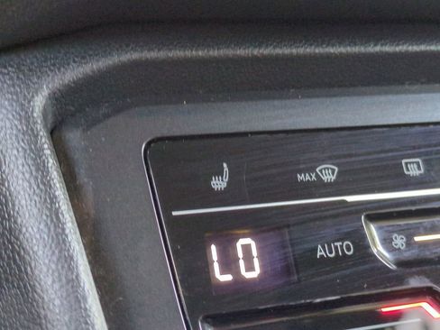 Used 2023 Volkswagen Tiguan SE image 22