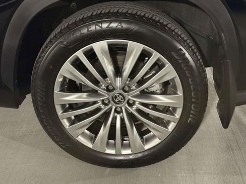 Used 2025 Toyota Highlander Platinum AWD/4WD image 13