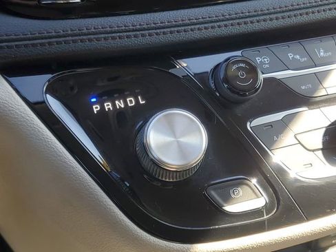 Used 2019 Chrysler Pacifica Limited w/ Tire & Wheel Group image 27