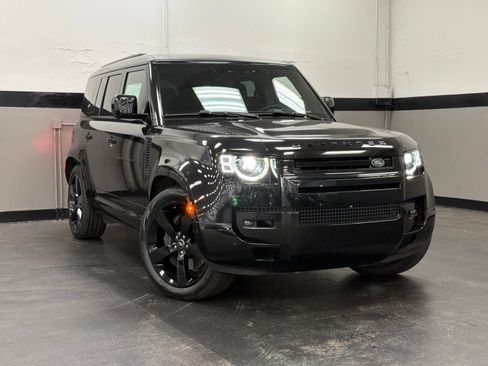 Used 2024 Land Rover Defender 110 X-Dynamic SE AWD/4WD image 2