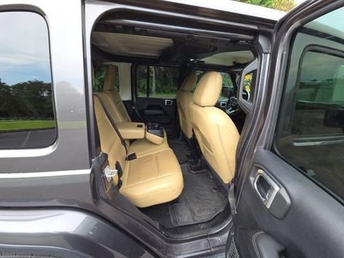 Used 2018 Jeep Wrangler Unlimited Sahara AWD/4WD image 26