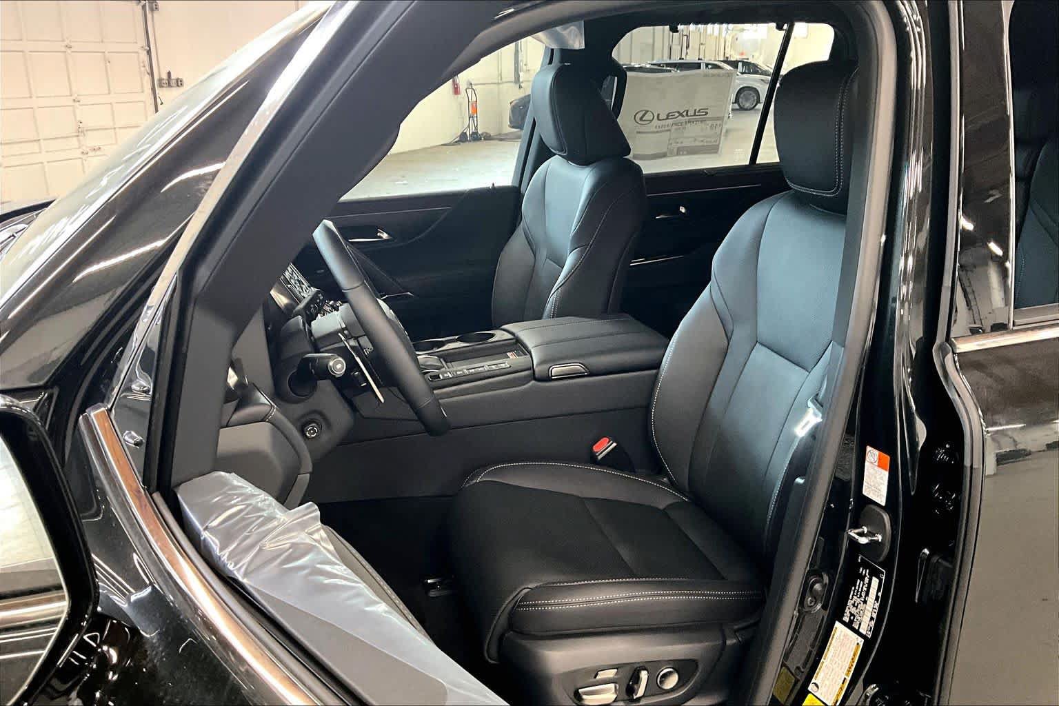 New 2026 Lexus LX 600 4WD w/ Luxury Package image 9
