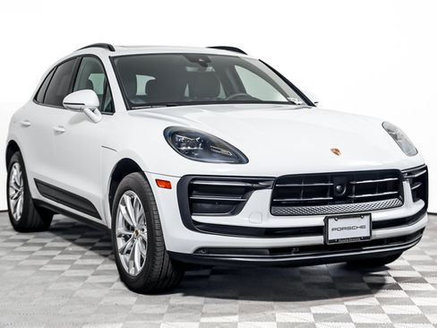 Certified 2023 Porsche Macan AWD/4WD image 8