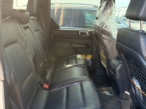 Used 2024 Ford Bronco Badlands AWD/4WD image 17