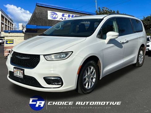 Used 2021 Chrysler Pacifica Touring-L FWD image 1