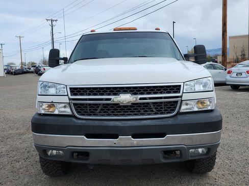 Used 2005 Chevrolet Silverado 2500 LS w/ Heavy-Duty Power Package image 2