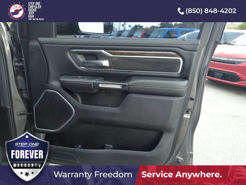 Used 2019 RAM 1500 Laramie AWD/4WD image 32