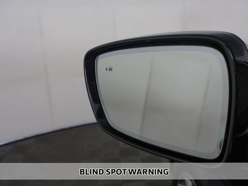 Used 2023 Buick Enclave Avenir w/ Avenir Technology Package FWD image 8