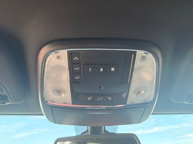 Used 2015 Jeep Grand Cherokee Limited AWD/4WD image 29