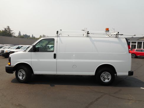 Used 2016 Chevrolet Express 2500 RWD image 6