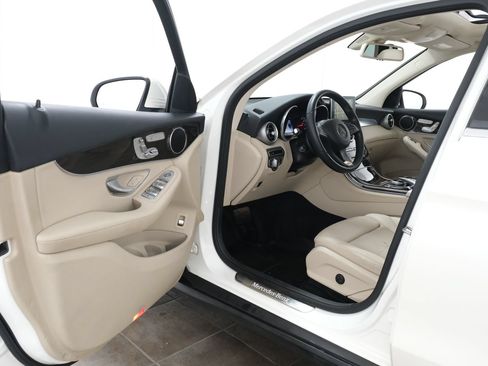 Used 2017 Mercedes-Benz GLC 300 4MATIC image 24