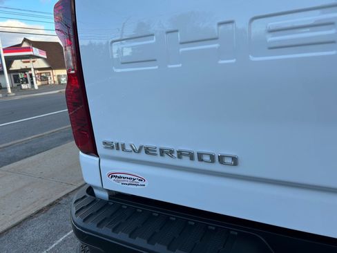 Used 2024 Chevrolet Silverado 2500 Custom w/ Custom Value Package image 18