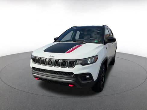Used 2025 Jeep Compass Trailhawk image 7