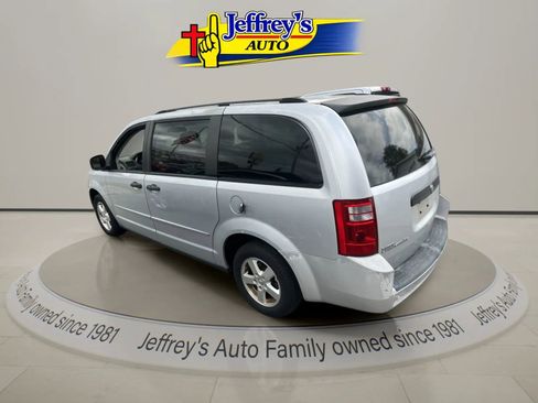 Used 2008 Dodge Grand Caravan SE FWD image 2
