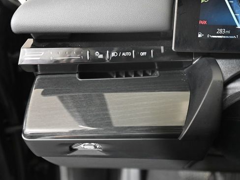 Certified 2025 BMW 530i xDrive w/ Premium Package image 20