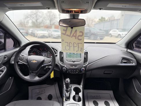 Used 2019 Chevrolet Cruze LT w/ LT Fleet Convenience Package image 9
