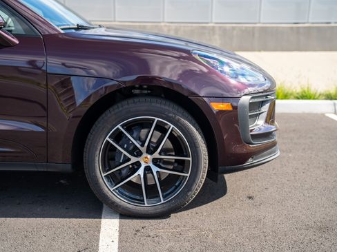 Certified 2026 Porsche Macan AWD/4WD image 9
