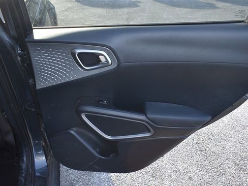Used 2023 Kia Soul LX w/ LX Technology Package FWD image 21