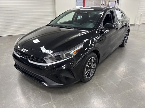 Used 2024 Kia Forte LXS image 3