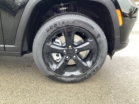 New 2025 Jeep Grand Cherokee L Altitude image 9