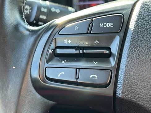 Used 2021 Hyundai Venue SEL image 19