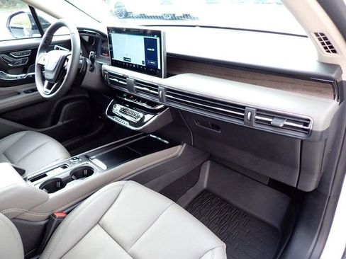 New 2025 Lincoln Corsair Reserve w/ Jet Appearance Package image 32