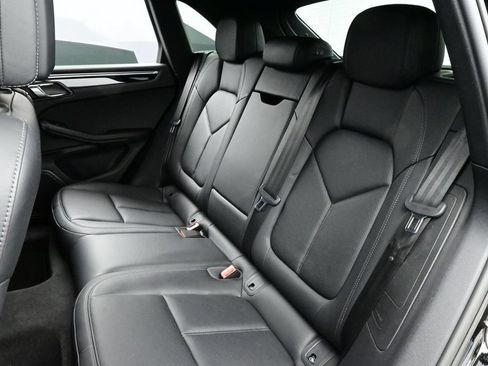 Certified 2020 Porsche Macan AWD/4WD image 14