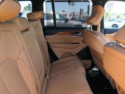 Used 2025 Jeep Grand Cherokee Summit w/ Adv Protech Group IV AWD/4WD image 23