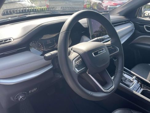 Used 2025 Jeep Compass Limited AWD/4WD image 18