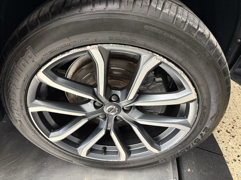 Used 2016 Volvo XC90 T6 Momentum w/ Momentum Plus Package image 33