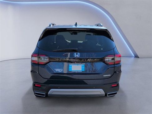 New 2025 Honda Pilot Touring image 8